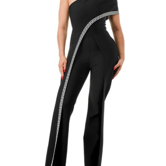 Clothes - Picture 2 of 11